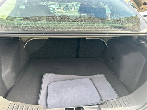 Used 2018 Ford Focus SE w/ SE Appearance Package image 25