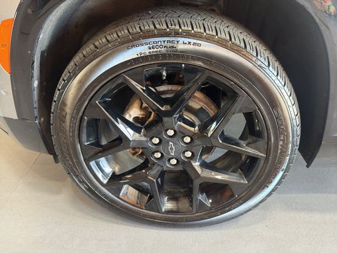 Used 2025 Chevrolet Traverse RS w/ LPO, Floor Liner Package AWD/4WD image 9