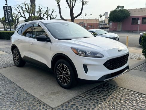 Used 2022 Ford Escape SE FWD image 3