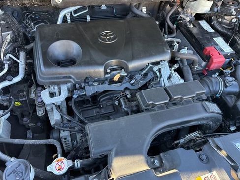 Used 2020 Toyota RAV4 XLE image 28