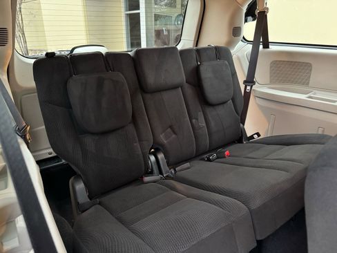 Used 2017 Dodge Grand Caravan SE w/ Power Window Group image 31