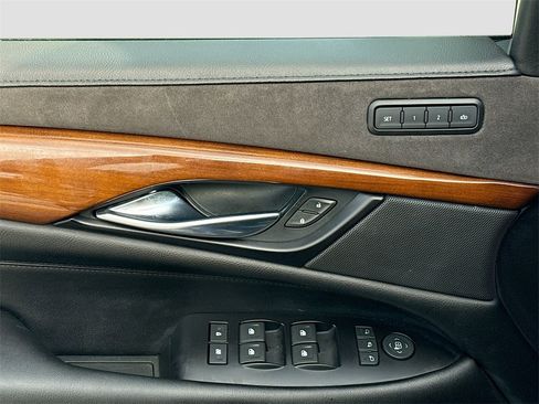 Used 2020 Cadillac Escalade Luxury image 18