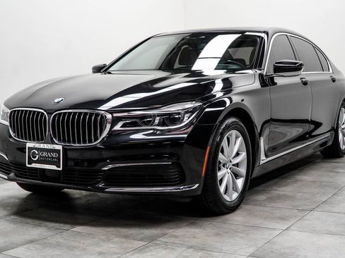 Used 2019 BMW 750i xDrive w/ Executive Package image 6