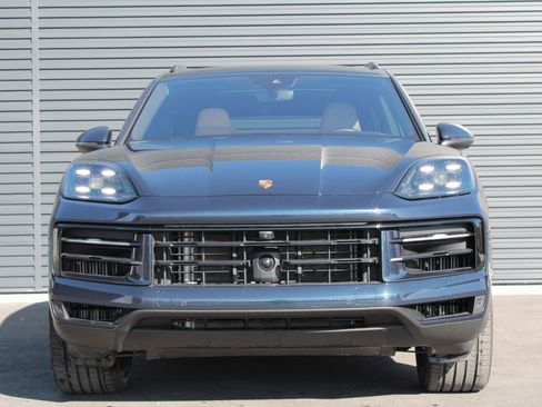Used 2024 Porsche Cayenne image 6