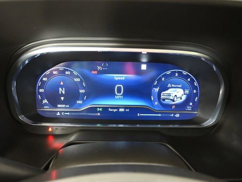 Used 2023 Chevrolet Suburban LT AWD/4WD image 25