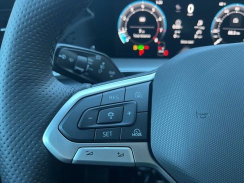 New 2026 Volkswagen Tiguan SE R-Line AWD/4WD image 9