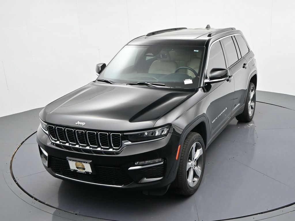 Used 2025 Jeep Grand Cherokee Limited w/ Luxury Tech Group II AWD/4WD image 20
