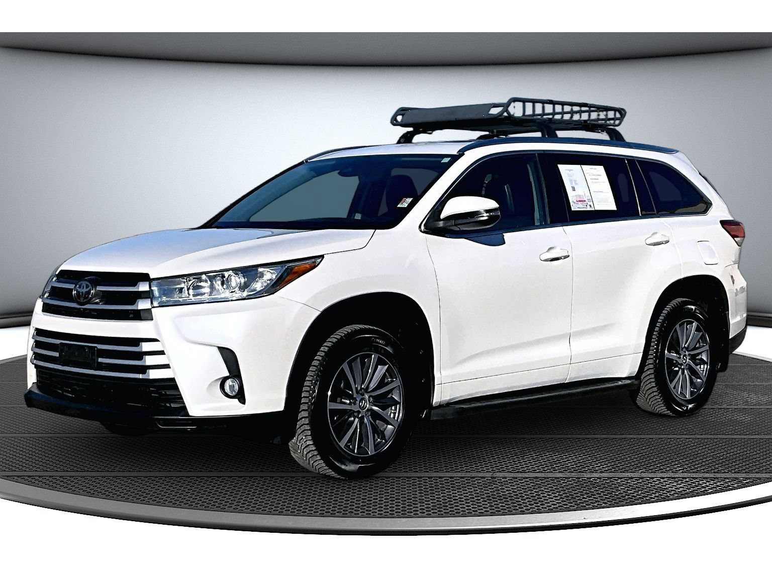 Used 2017 Toyota Highlander XLE w/ Carpet Mat Package AWD/4WD image 16