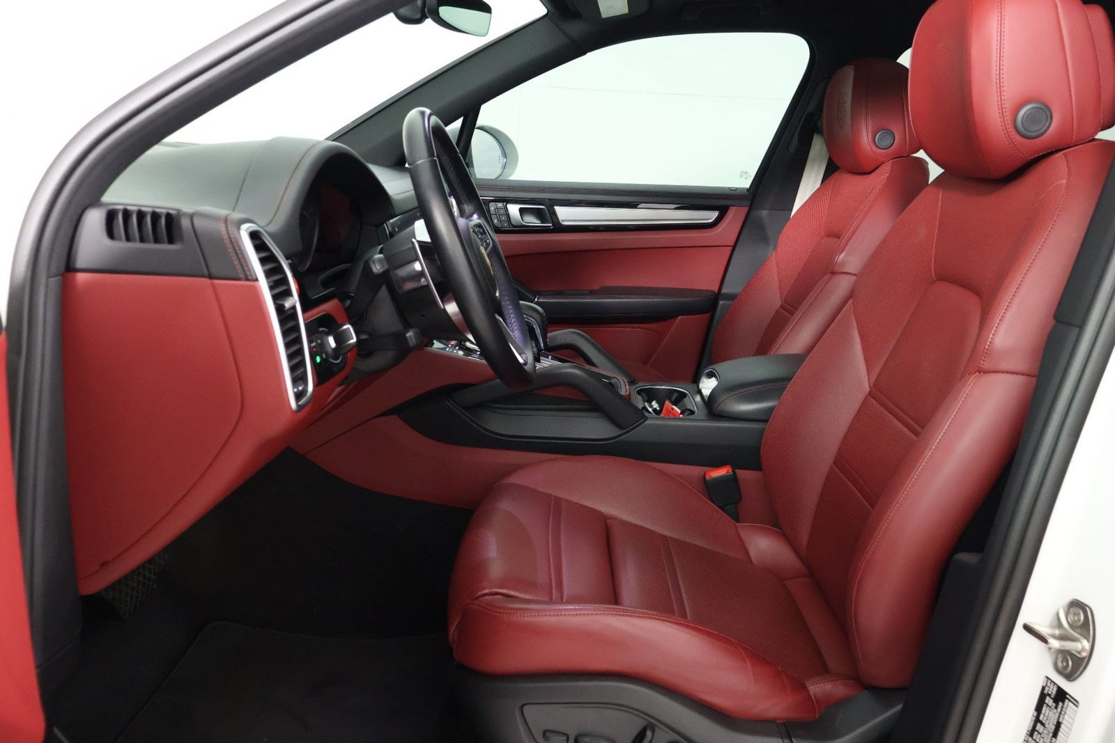 Certified 2022 Porsche Cayenne Platinum Edition AWD/4WD image 5