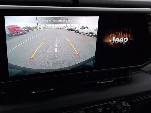 Used 2025 Jeep Wrangler Unlimited Sahara w/ Safety Group AWD/4WD image 22