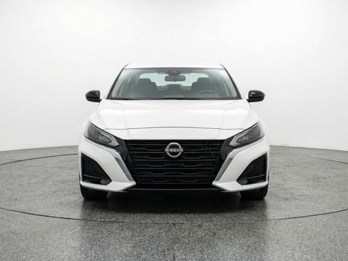 Used 2025 Nissan Altima 2.5 SV image 2