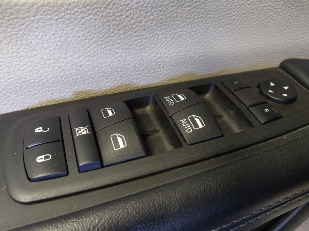 Used 2024 Chrysler Pacifica Touring-L FWD image 27