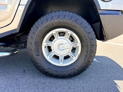 Used 2004 HUMMER H2 w/ Preferred Equipment Group AWD/4WD image 32