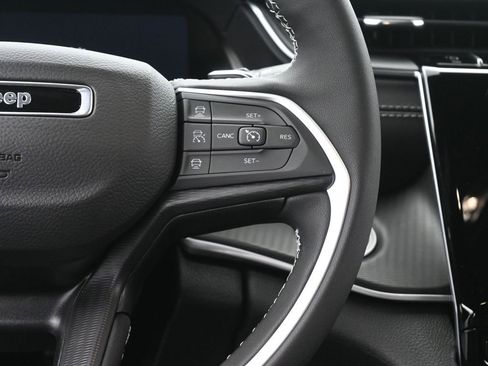 New 2025 Jeep Grand Cherokee Altitude image 29