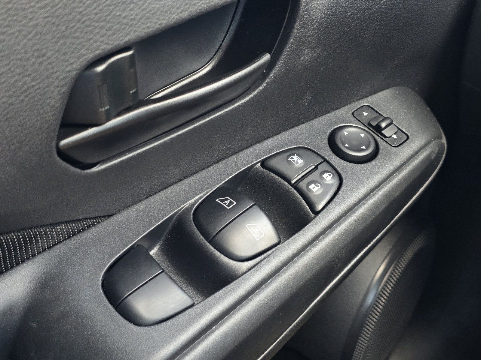 Certified 2025 Nissan Kicks Play S FWD image 23