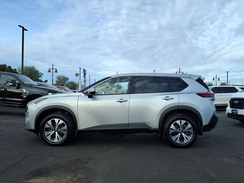 Used 2021 Nissan Rogue SV image 3