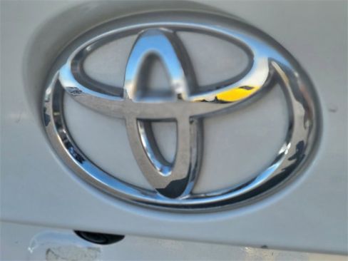 Used 2020 Toyota C-HR LE image 5