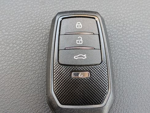 Used 2025 Toyota Camry LE image 30