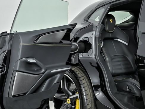 Used 2025 Ferrari Purosangue image 21