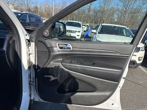 Certified 2022 Jeep Grand Cherokee Limited image 33