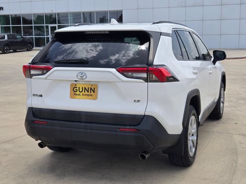 Used 2021 Toyota RAV4 LE FWD image 7