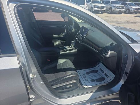 Used 2018 Honda Accord EX-L image 9
