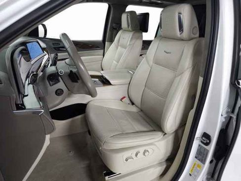 Used 2022 Cadillac Escalade Premium Luxury Platinum image 19