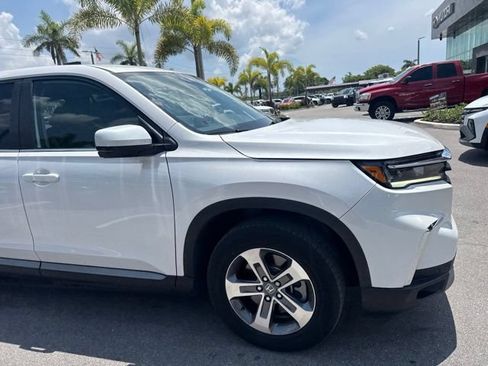 Used 2024 Honda Pilot EX-L image 4