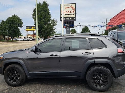 Used 2019 Jeep Cherokee Trailhawk AWD/4WD image 1