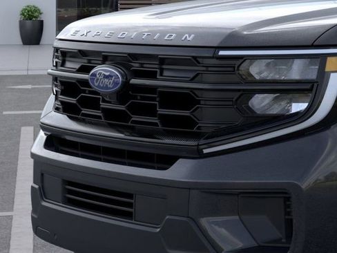 New 2025 Ford Expedition Active image 17