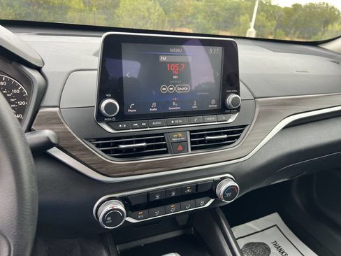 Used 2025 Nissan Altima 2.5 SV FWD image 8