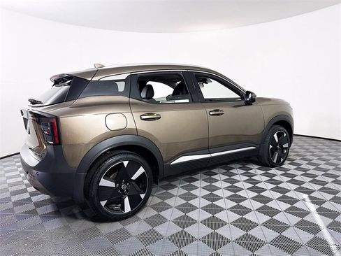 Certified 2025 Nissan Kicks SR image 21