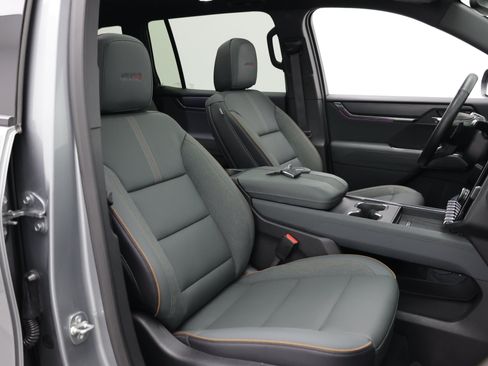 Used 2025 GMC Acadia AT4 w/ Luxury Package AWD/4WD image 48