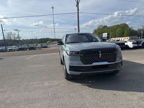 Used 2025 Lincoln Navigator Reserve image 9