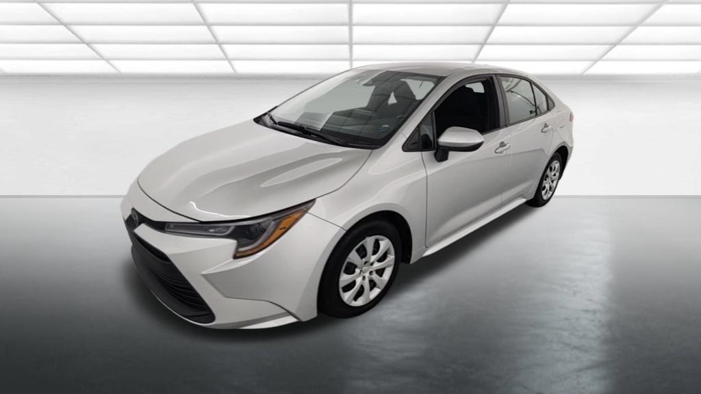 Used 2024 Toyota Corolla LE FWD image 2