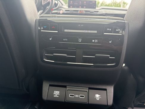 Used 2022 Acura MDX SH-AWD w/ Advance Package image 16