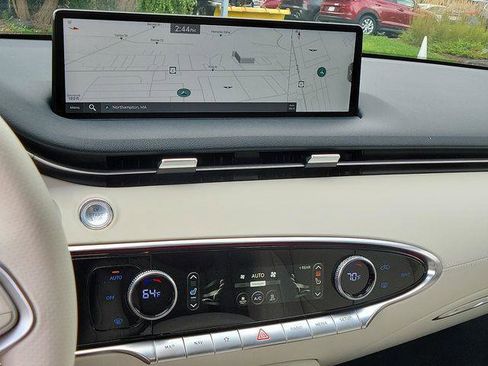 New 2024 Genesis Electrified GV70 Advanced image 12