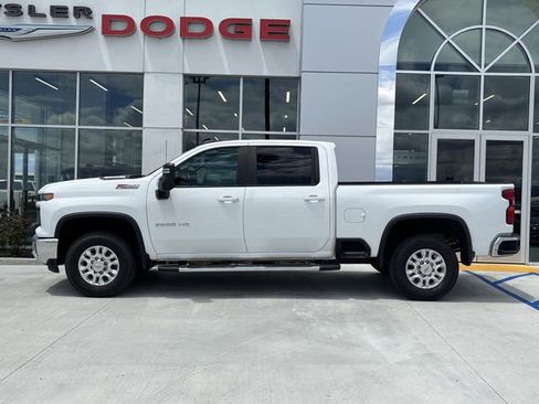 Used 2024 Chevrolet Silverado 2500 LT AWD/4WD image 2