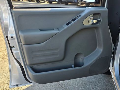 Used 2020 Nissan Frontier SV image 19