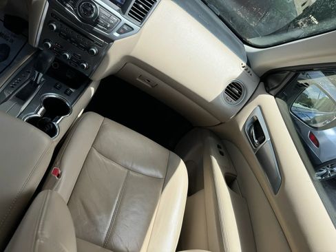 Used 2018 Nissan Pathfinder SL FWD image 12