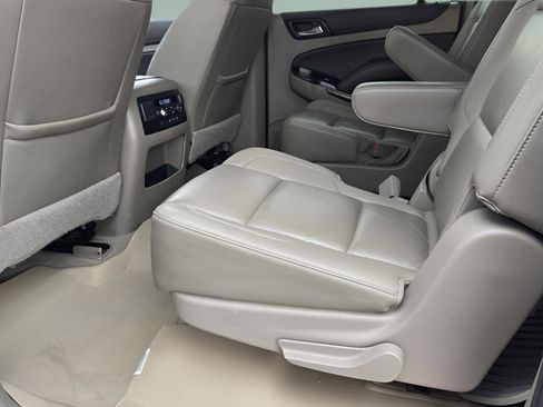 Used 2019 Chevrolet Suburban LT image 10