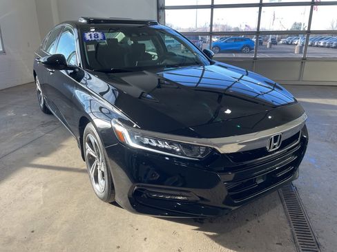 Used 2018 Honda Accord EX image 3