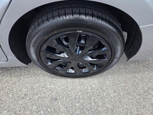 Used 2020 Toyota Camry LE FWD image 14