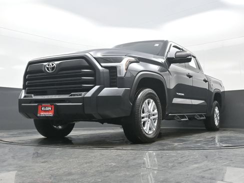 Used 2022 Toyota Tundra SR5 w/ SR5 Convenience Package image 23