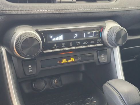 Used 2025 Toyota RAV4 LE image 33