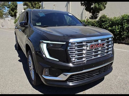 Used 2024 GMC Acadia Denali w/ Super Cruise Package FWD image 2
