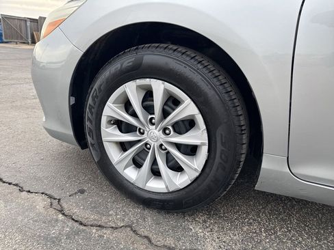 Used 2015 Toyota Camry LE image 8