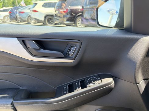 Used 2022 Ford Escape SE w/ SE Sport Appearance Package AWD/4WD image 15