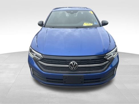 Used 2023 Volkswagen Jetta Sport image 3