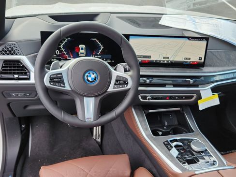 New 2026 BMW X5 xDrive50e image 11